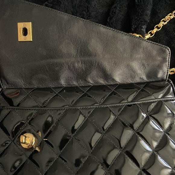 Vintage Chanel camera bag in patent leather - Picture 8 of 14